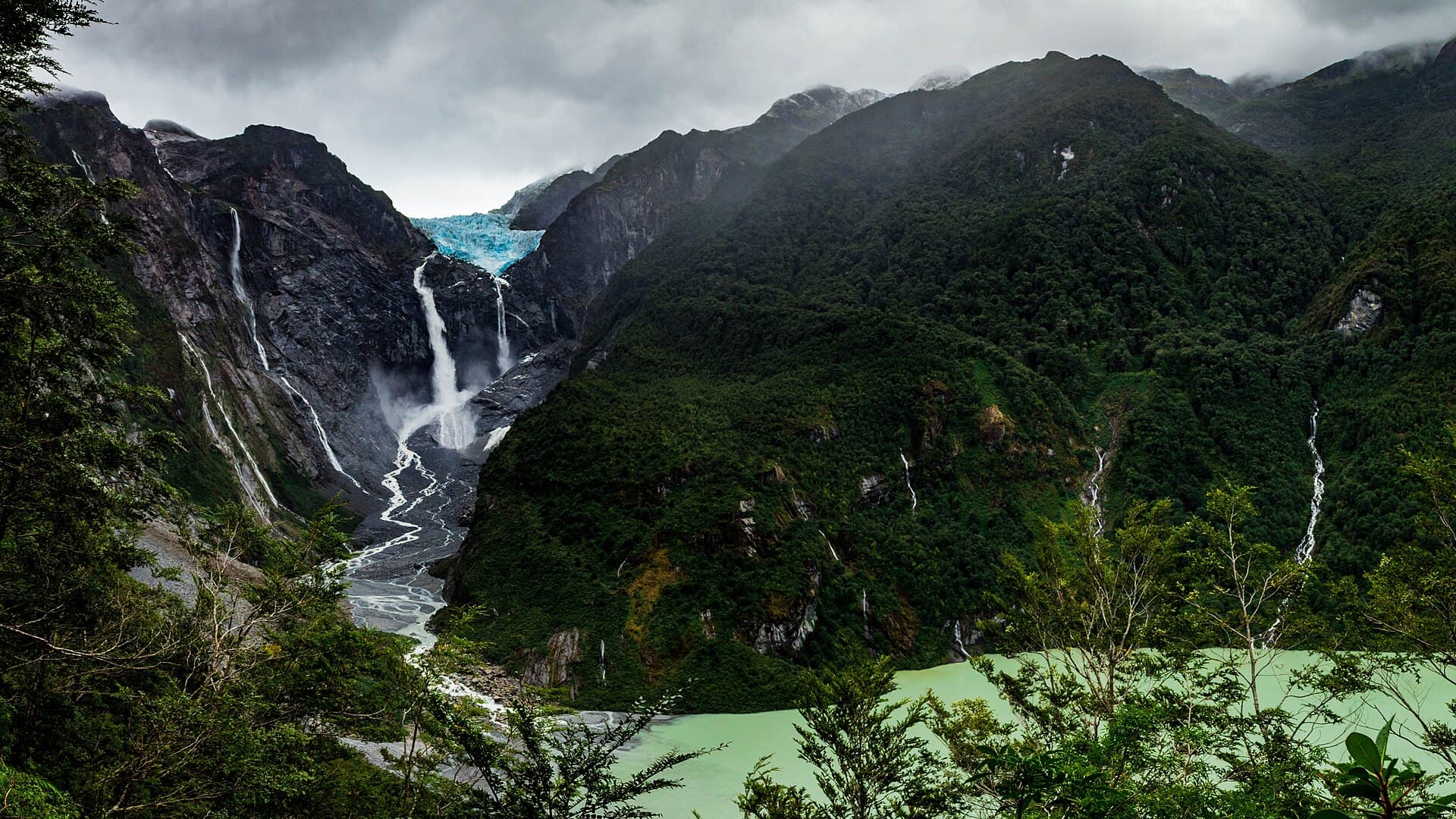 The Glacier That Hangs