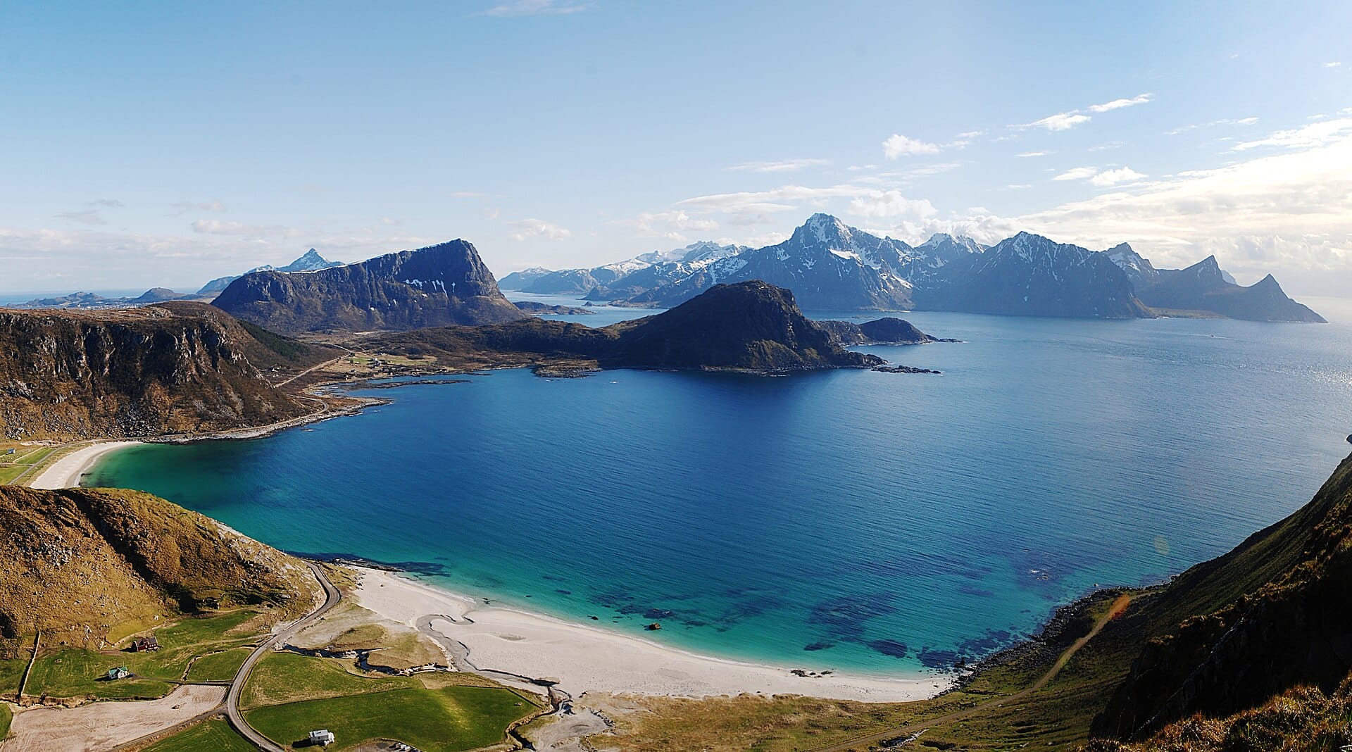 Haukland, ten minutes south. Empty, and about four degrees warmer. — Photo: Michele Agostini (CC BY-SA 2.0), via Wikimedia Commons